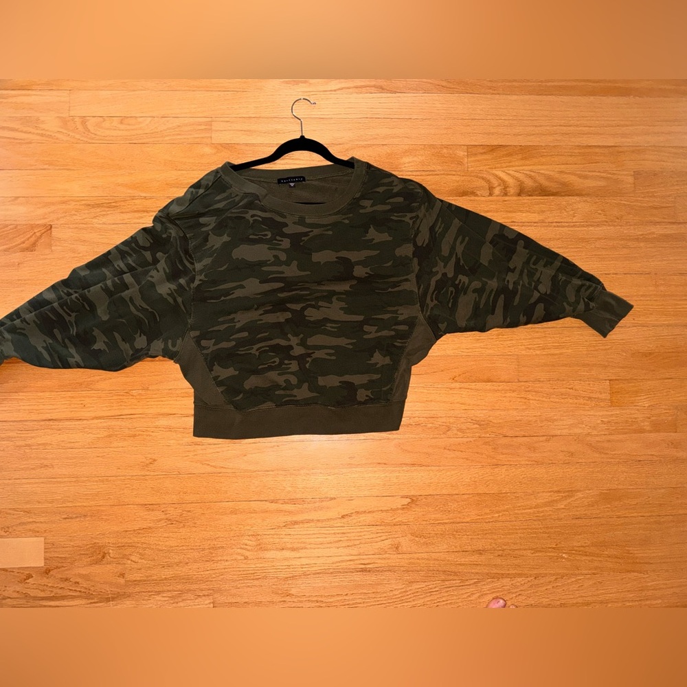 Sanctuary Camouflage Cropped Sweatshirt- Medium